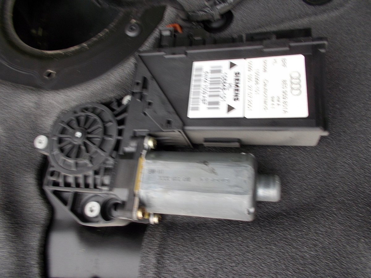 Motor okna A4 A4 B6 zadný ľavý 8E1959801A