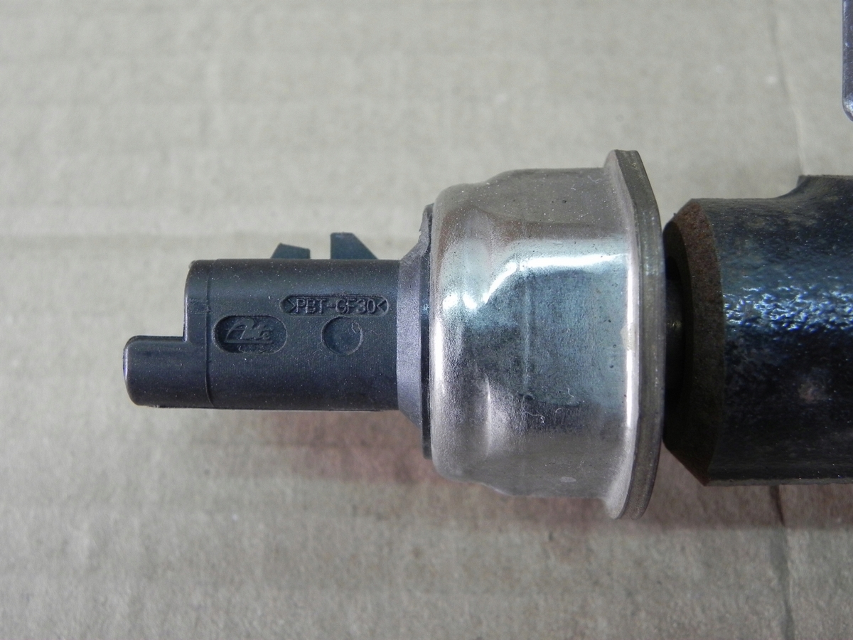 CITROEN PEUGEOT 1,4 1,6 SNÍMAČ TLAKU PALIVA