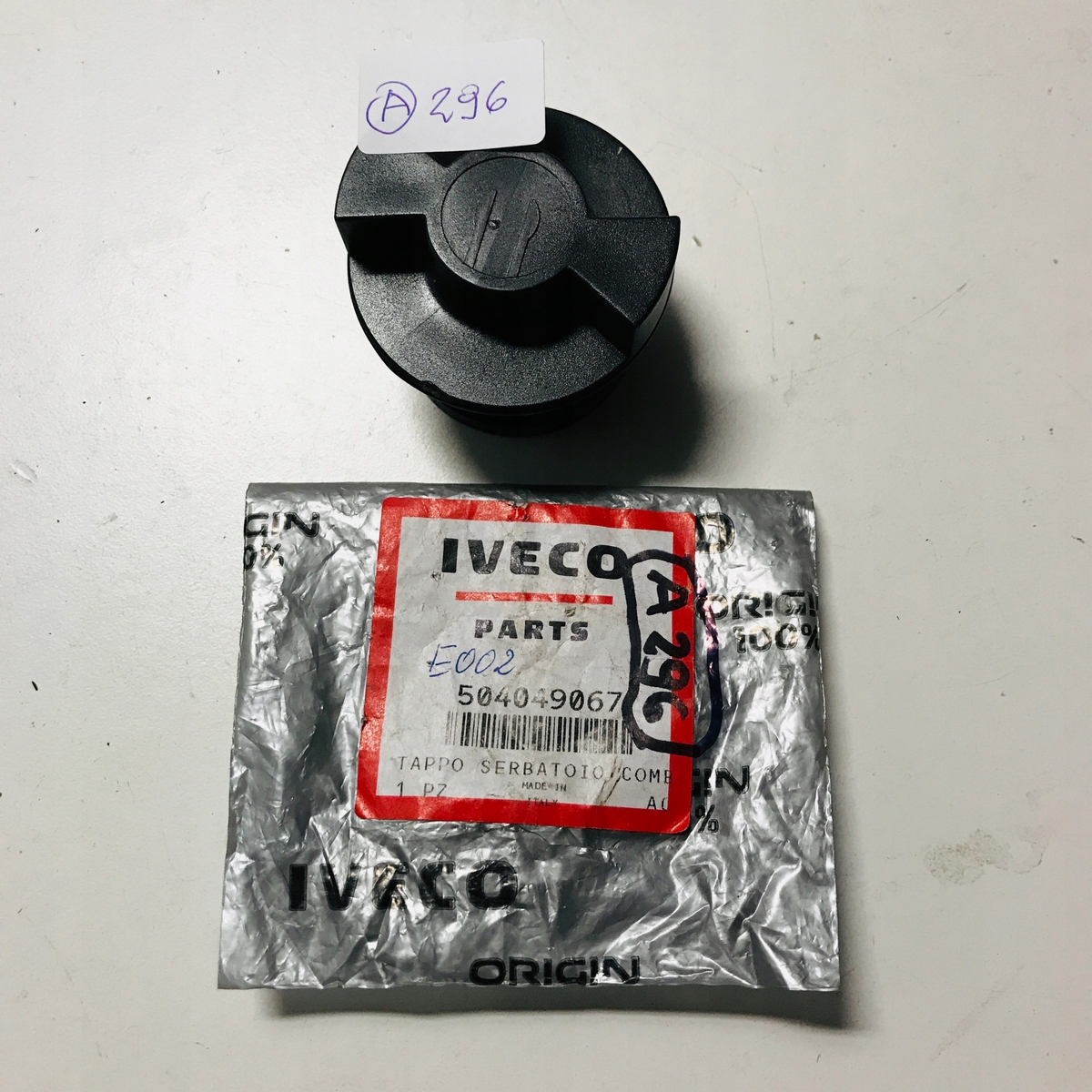 ZÁSOBNÍK NÁDOBY NÁPLNE IVECO DENNE ORIGINÁLNY