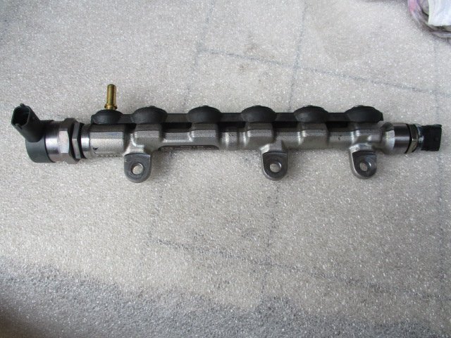 VSTREKOVACIA KOLESA NISSAN QASHQAI 2.0DCI 0445214250