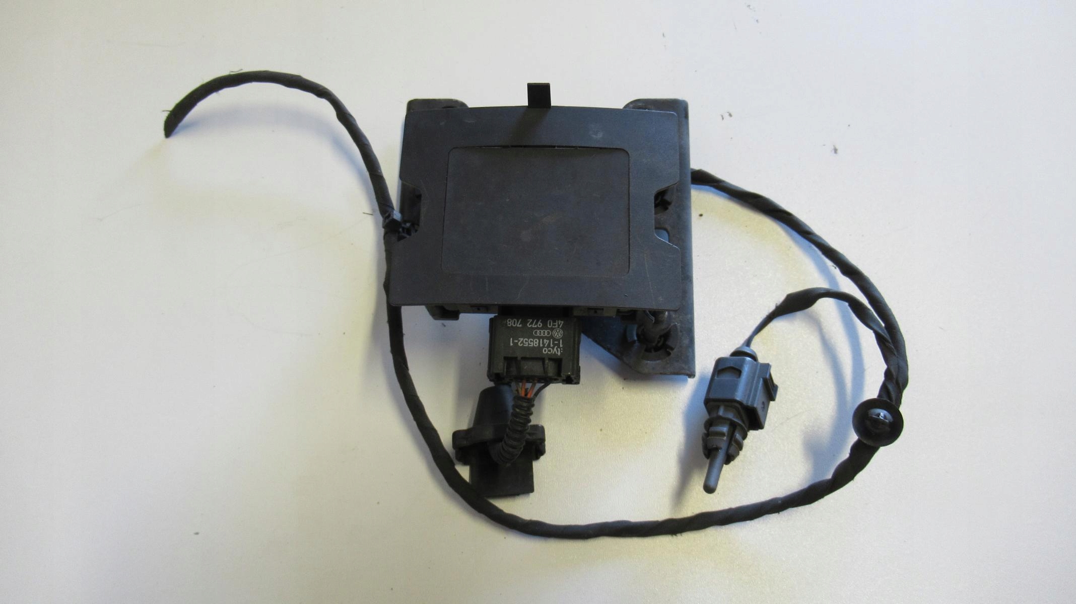 RADAROVÝ SNÍMAČ DISTRONIC VW SKODA 5Q0907561D