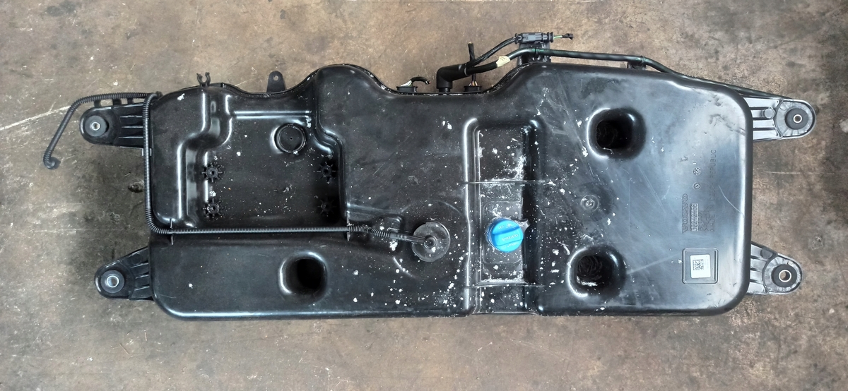 VOLVO V40 II TANK AdBlue AD BLUE 32242458